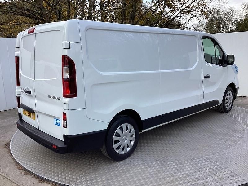 Used Renault Trafic Business 130 HP (95 kW) 2022 White MPV