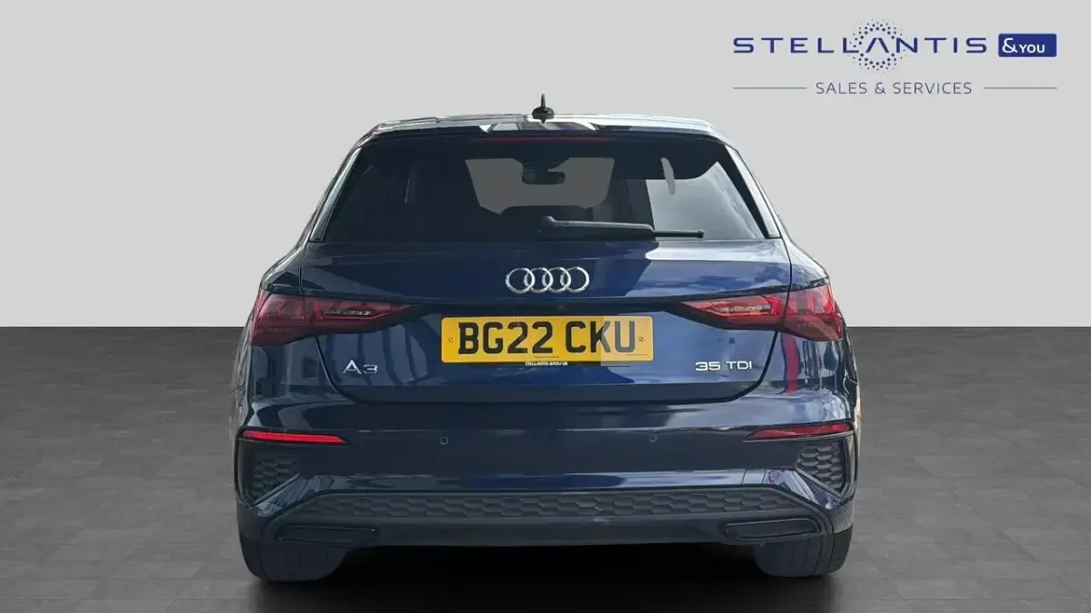 Used Audi A3 Sportback Design 150 HP (110 kW) 2022 Blue Hatchback