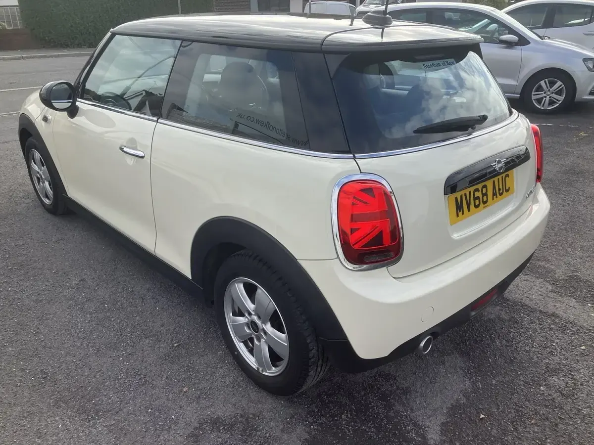 Used Mini Cooper Hatch 136 HP (100 kW) 2018 White Hatchback