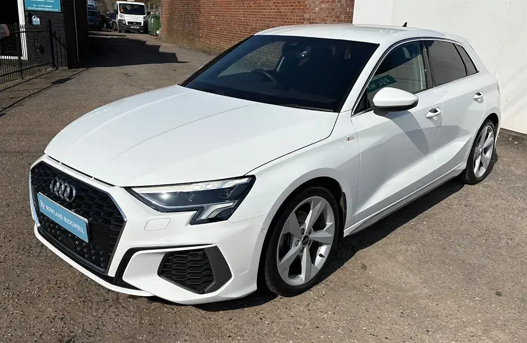 Used Audi A3 Sportback S-Line 200 HP (147 kW) 2022 White Hatchback