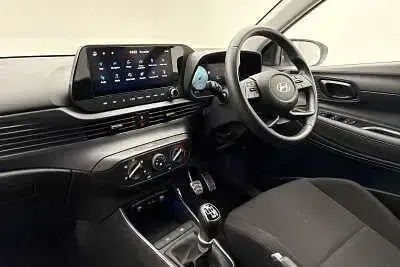 Używany Hyundai Bayon Advanced 100 KM (73 kW) 2024 Biały SUV