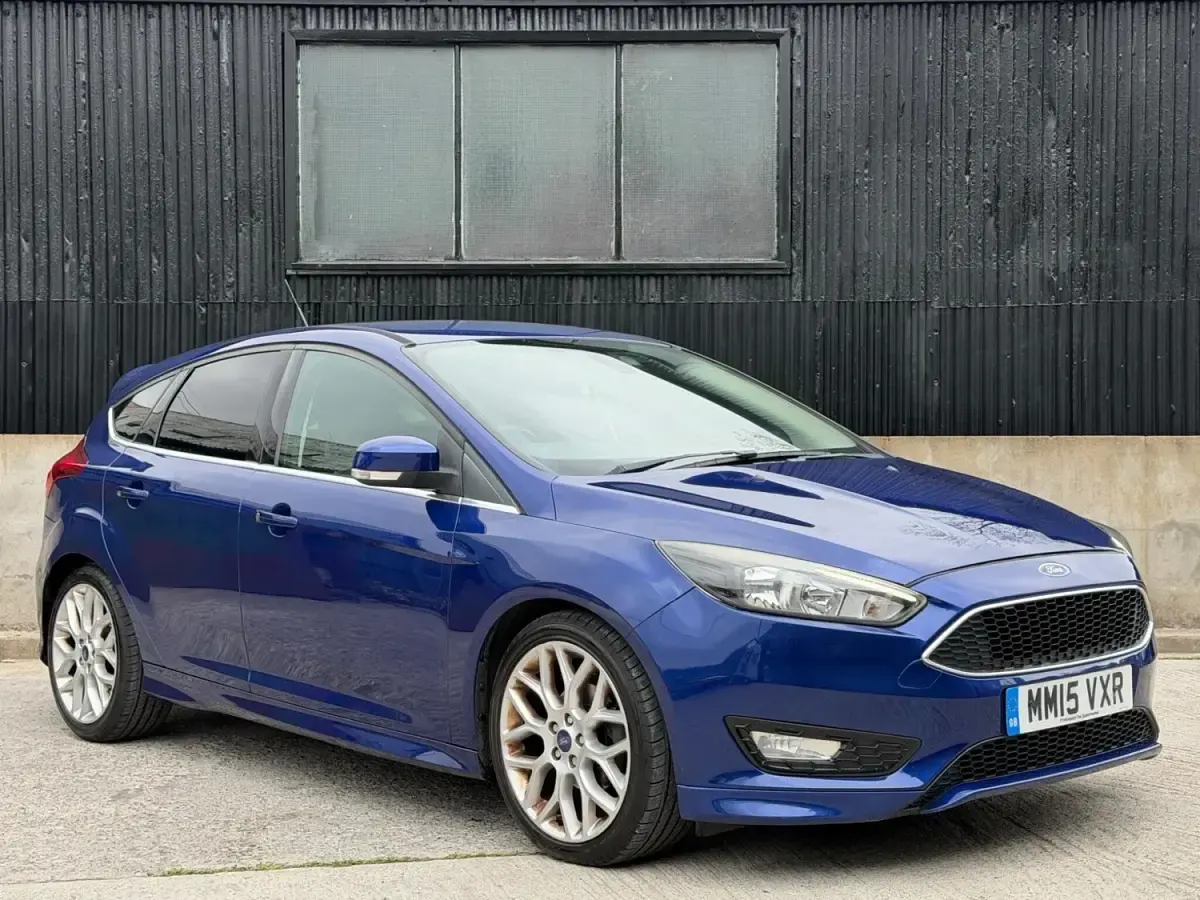 Usado Ford Focus Zetec 120 HP (88 kW) 2015 Azul Citadino