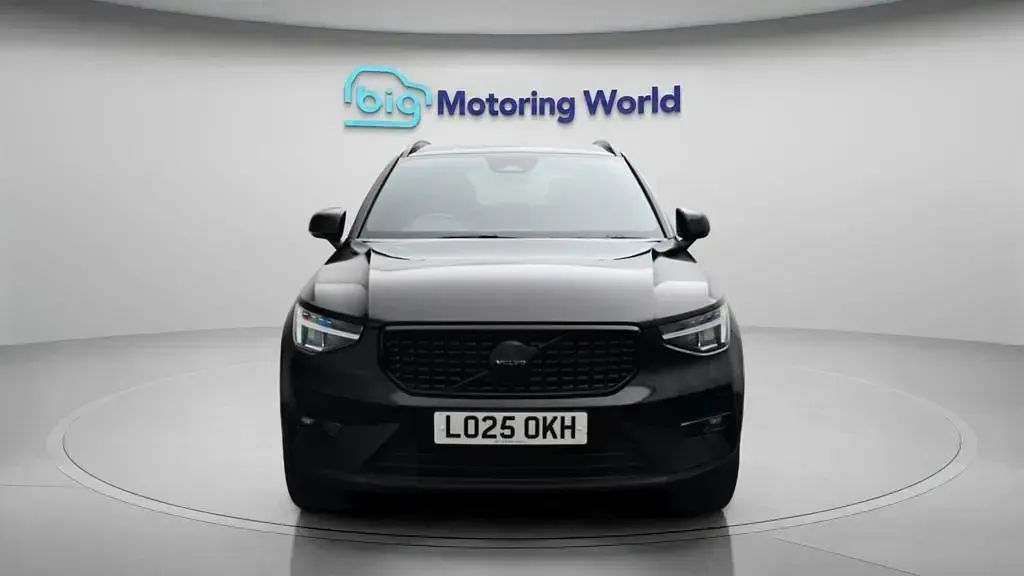 Used Volvo XC40 Plus 197 HP (144 kW) 2025 Black SUV