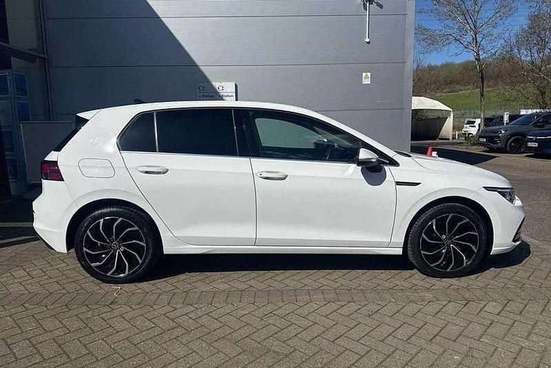 Second-hand VW Golf VIII Edition 150 CP (110 kW) 2023 Alb Hatchback