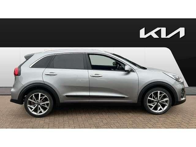 Usado Kia Niro 141 HP (103 kW) 2022 Cinzento SUV