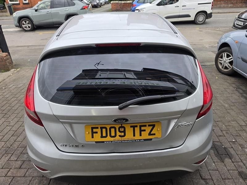 Used Ford Fiesta Style 96 HP (70 kW) 2009 Silver Hatchback