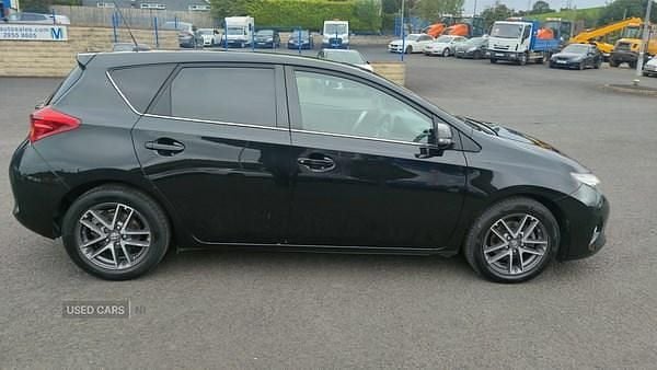 Black Used 2015 Toyota Auris Hatchback | £6,995 (Fair price) - Image 1/4
