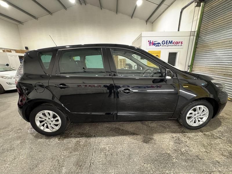 Used Renault Scénic III LIMITED 116 HP (85 kW) 2016 Black MPV