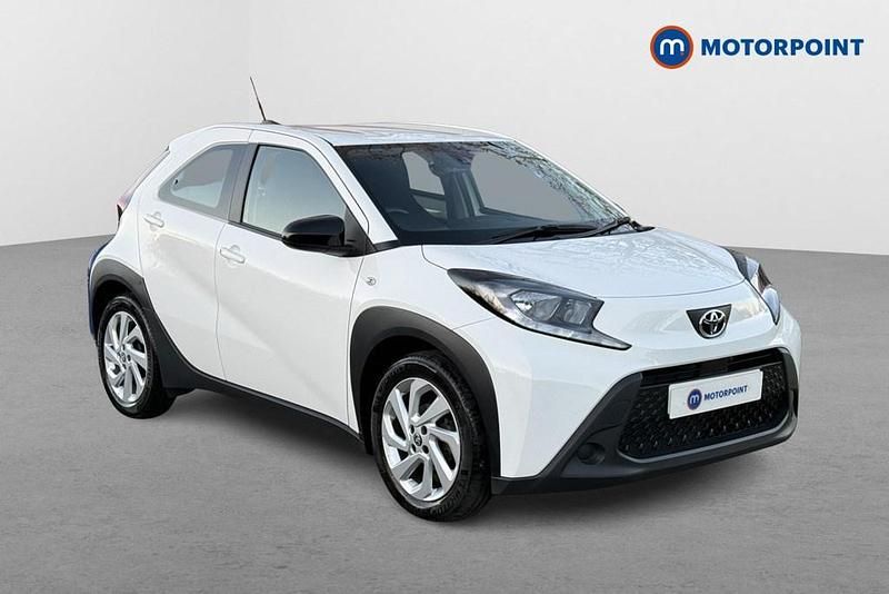 White Used 2023 Toyota Aygo X PURE SUV | £12,499 (Good price) - Image 1/4