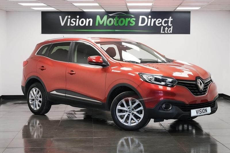 Red Used 2017 Renault Kadjar Dynamique SUV | £4,640 (Fair price) - Image 1/3