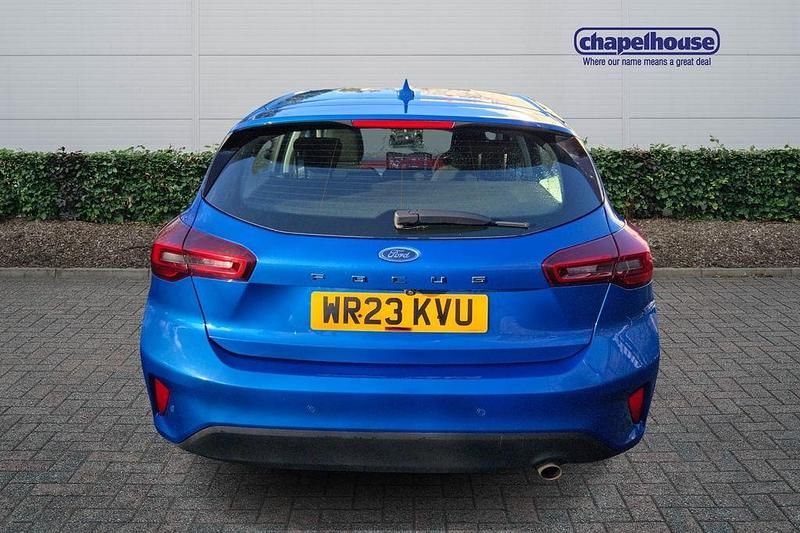Begagnad Ford Focus Titanium 2023 Blå Halvkombi