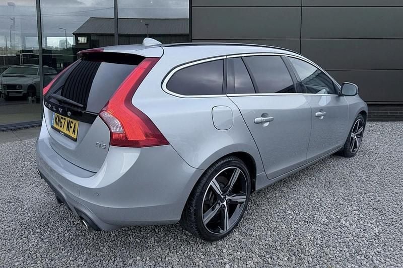Used Volvo V60 R-Design 150 HP (110 kW) 2017 Silver Estate