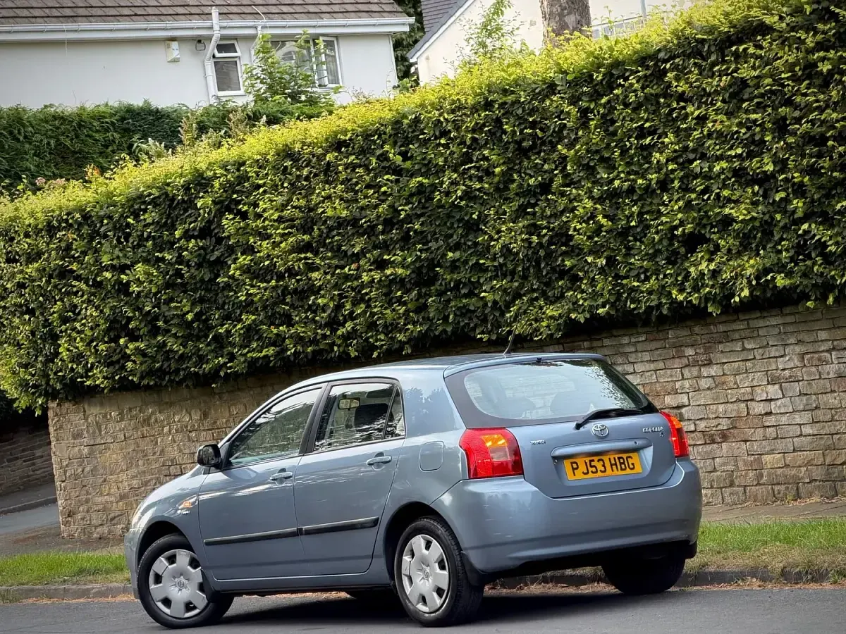 Used Toyota Corolla T2 97 HP (71 kW) 2003 Grey Hatchback