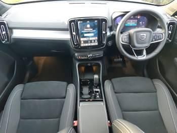 New Volvo XC40 Plus 163 HP (119 kW) 2025 White SUV