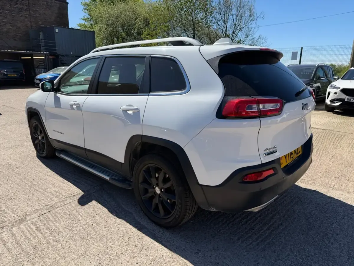 Begagnad Jeep Cherokee Limited 170 HK (125 kW) 2015 Vit SUV