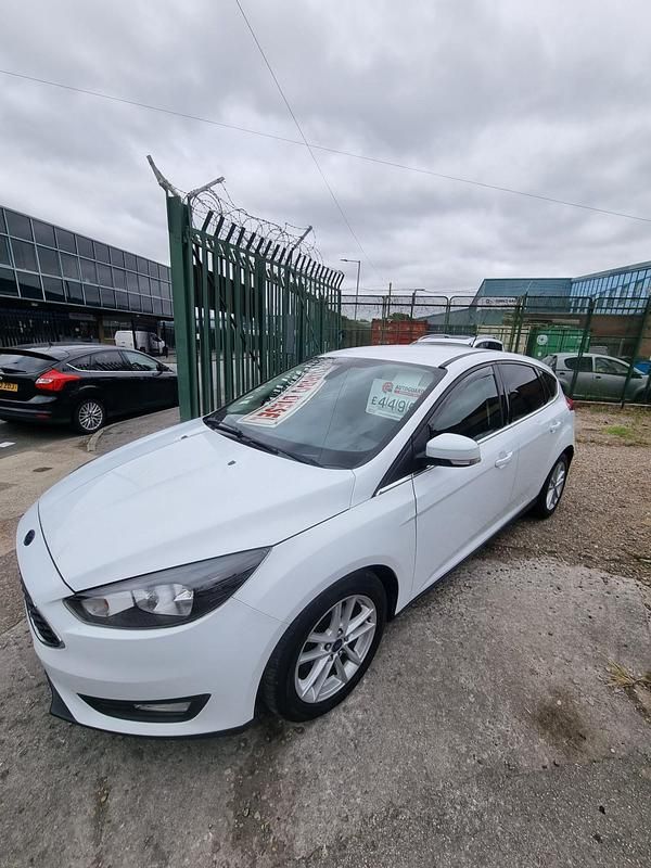 White Used 2014 Ford Focus Zetec Hatchback | £4,495 (Fair price) - Image 1/4