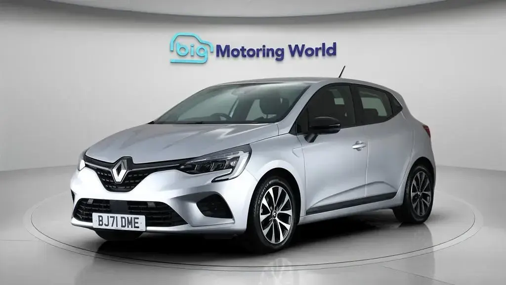 Used Renault Clio Iconic 140 HP (102 kW) 2021 Silver Hatchback