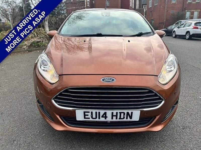 Used Ford Fiesta Zetec 100 HP (73 kW) 2014 Brown Hatchback
