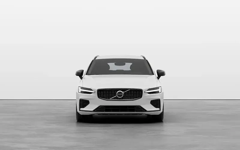 New Volvo V60 Plus 334 HP (245 kW) 2026 Ice white Estate