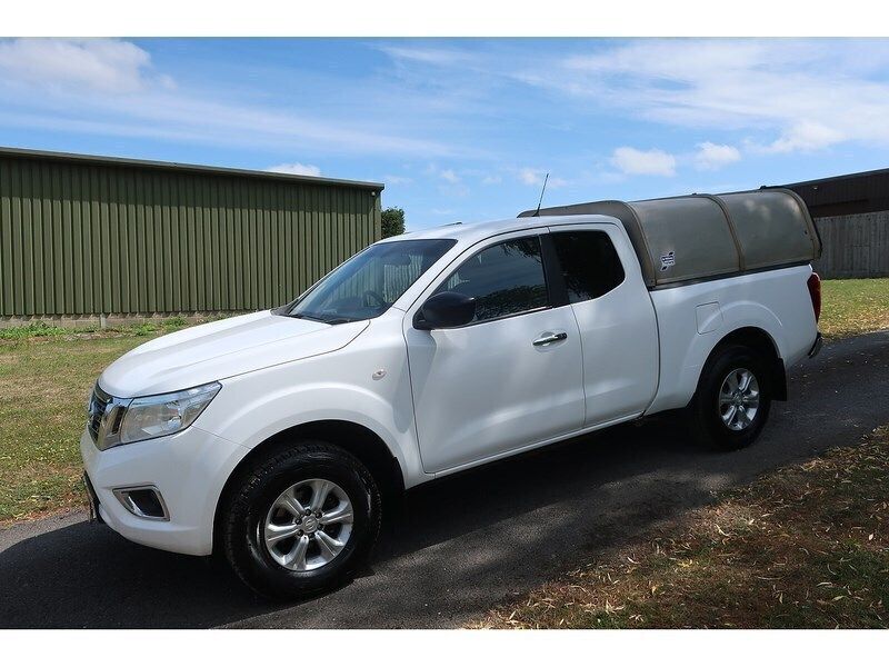 White Used 2017 Nissan Navara Acenta Pickup | £9,990 (Super price) - Image 1/3
