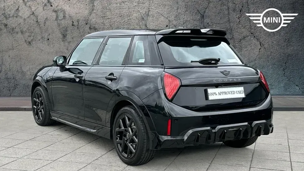 Used Mini Cooper Hatch 113 kW (154 HP) 2025 Black Hatchback