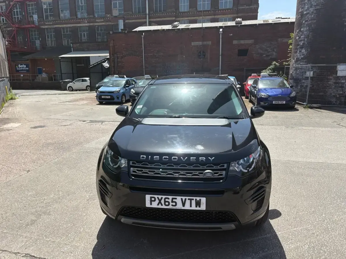 Used Land Rover Discovery Sport SE 180 HP (132 kW) 2015 Black SUV