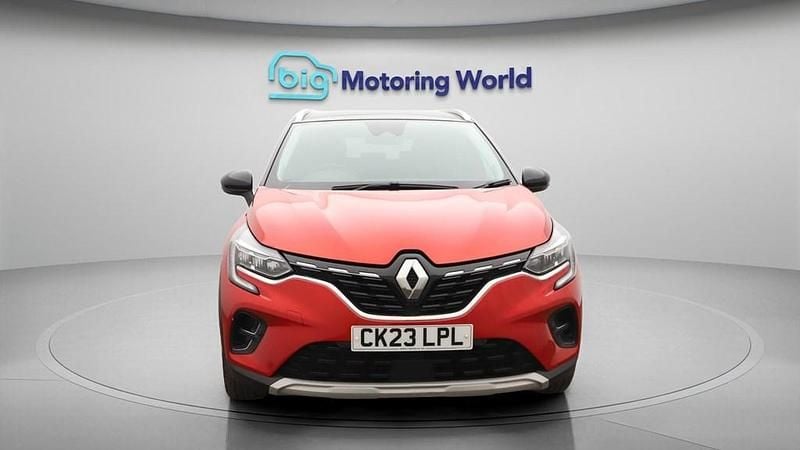 Used Renault Captur Techno 145 HP (106 kW) 2023 Red SUV