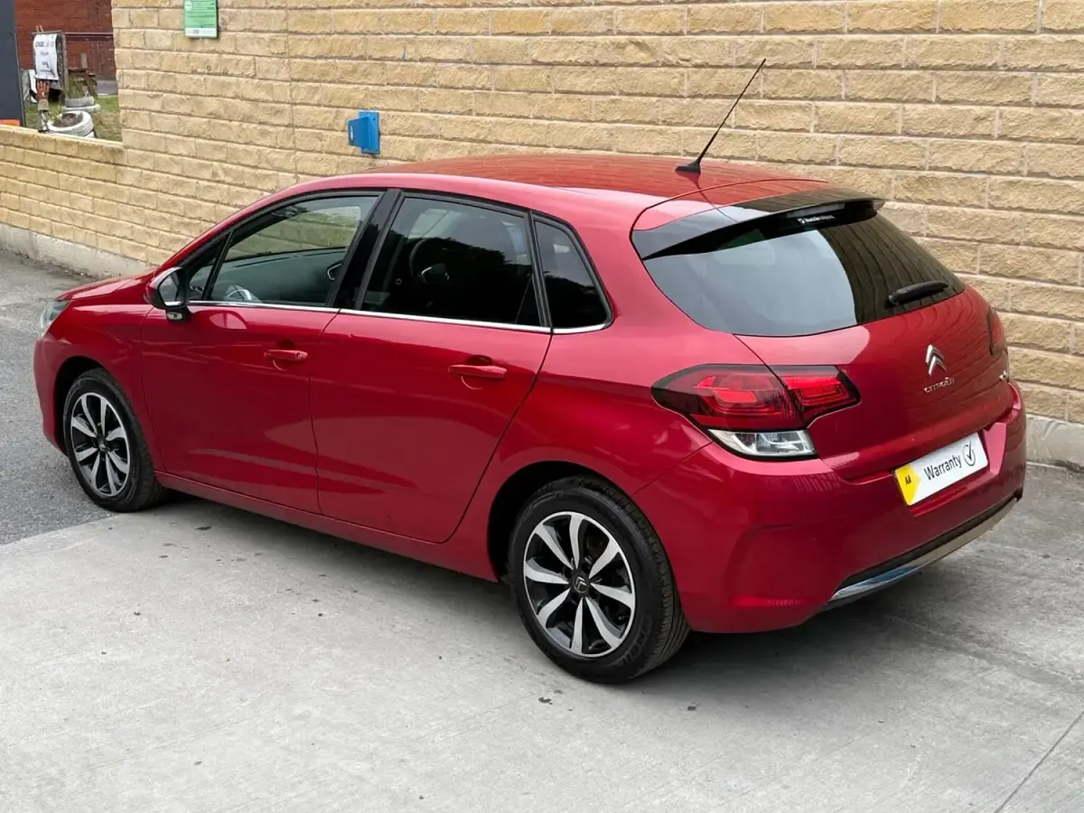 Used Citroën C4 Platinum 100 HP (73 kW) 2018 Red Hatchback
