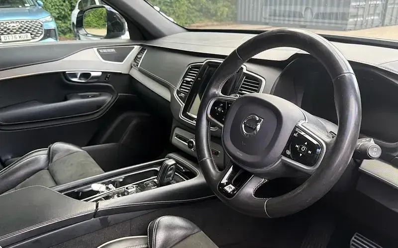 Used Volvo XC90 R-Design 235 HP (172 kW) 2021 SUV