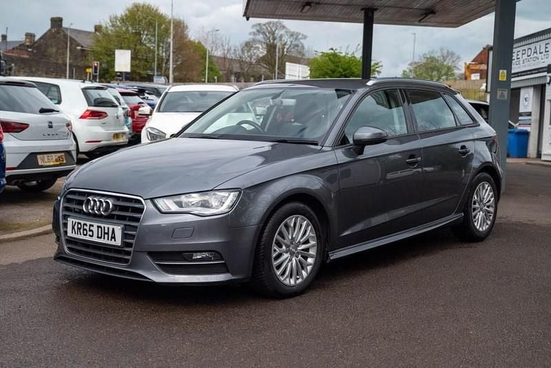 Begagnad Audi A3 110 HK (80 kW) 2015 Grå Halvkombi