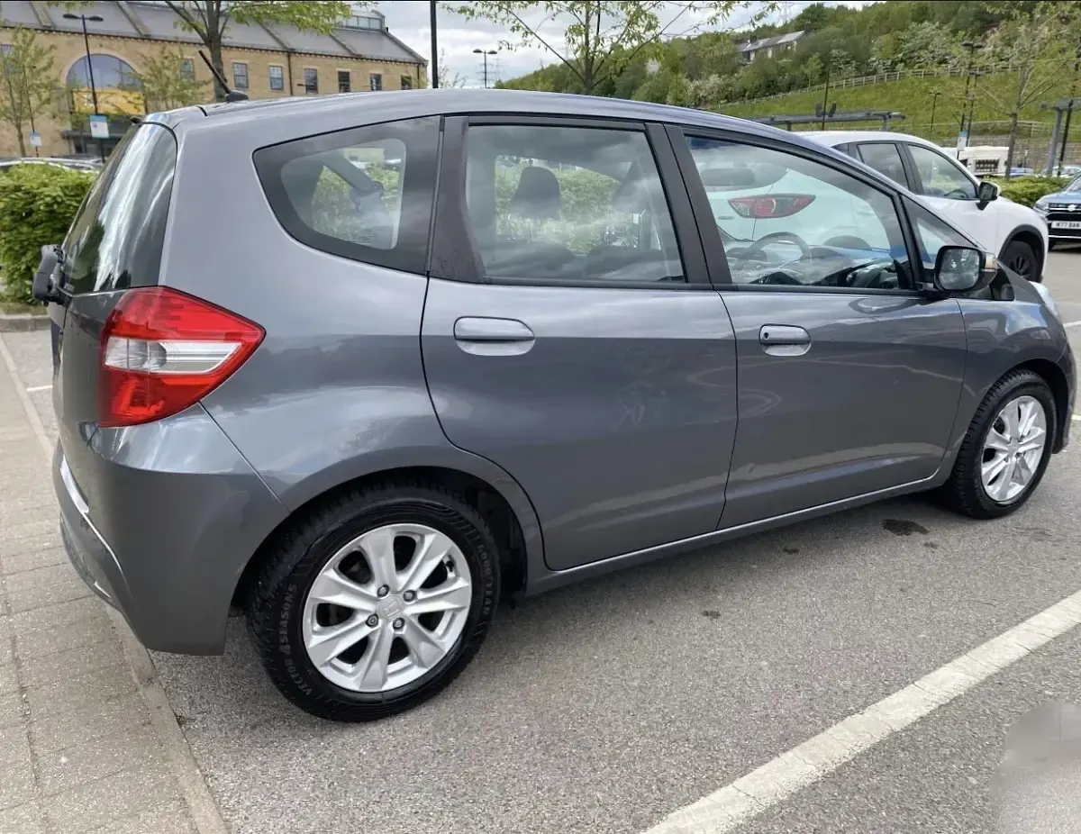 Used Honda Jazz ES 99 HP (72 kW) 2012 Grey Hatchback