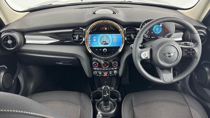 Used Mini Cooper Classic 134 HP (98 kW) 2023 Silver Hatchback