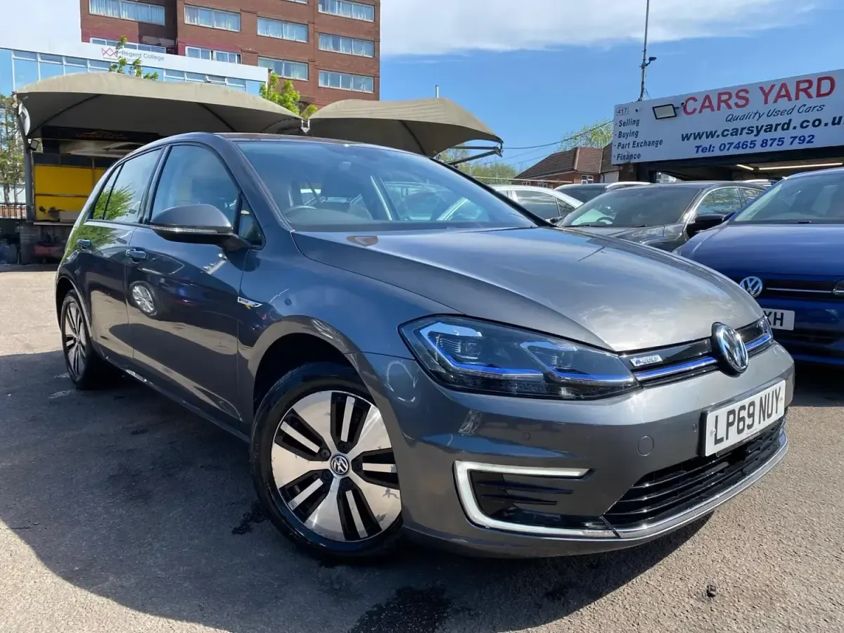 Usado VW e-Golf 99 kW (135 HP) 2020 Cinzento Citadino