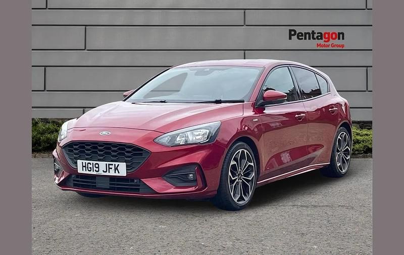 Used Ford Focus ST-Line X 123 HP (90 kW) 2019 Red Hatchback