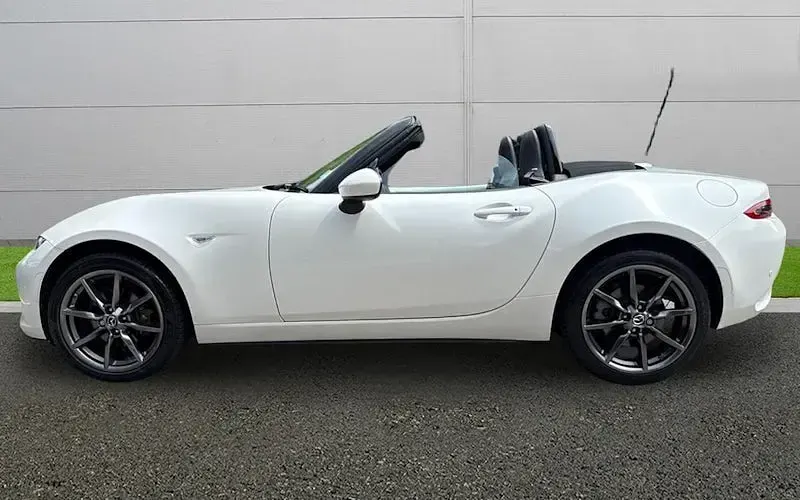 Used Mazda MX5 Inclusive 184 HP (135 kW) 2019 White Cabriolet