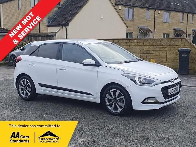 Used Hyundai i20 Premium 100 HP (73 kW) 2016 White Hatchback