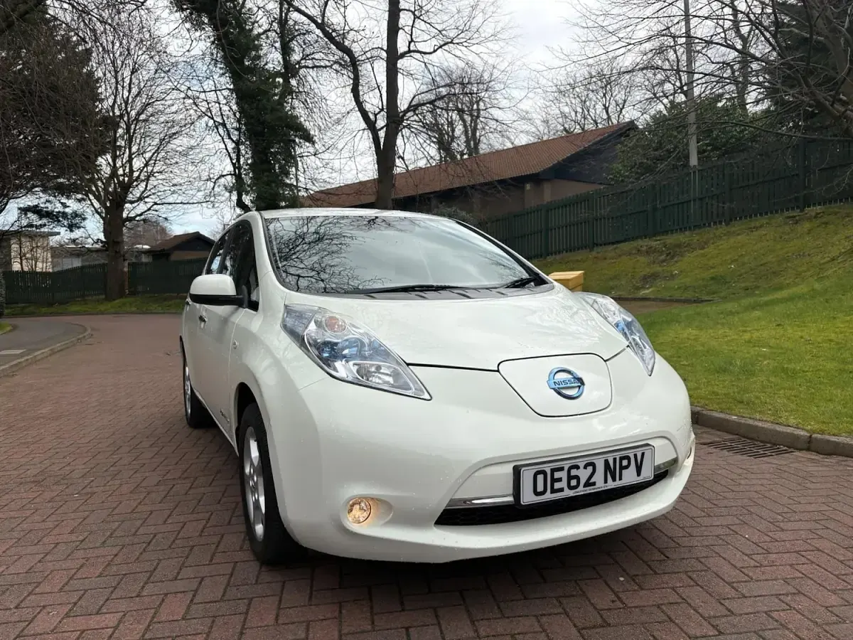 Used Nissan Leaf 80 kW (109 HP) 2013 White Hatchback