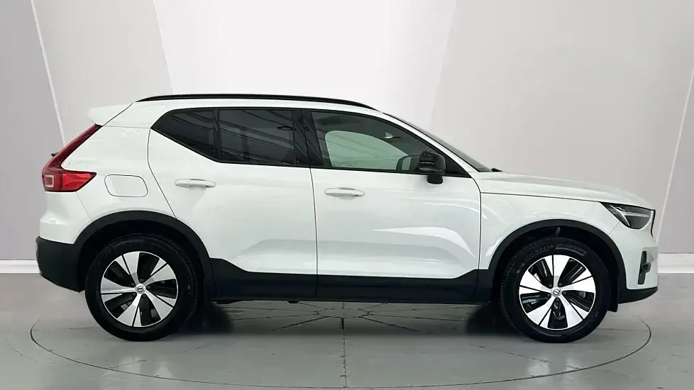 Used Volvo XC40 Plus 208 HP (152 kW) 2023 White SUV