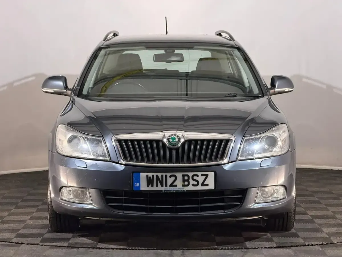 Used Skoda Octavia Elegance 140 HP (102 kW) 2012 Grey Estate