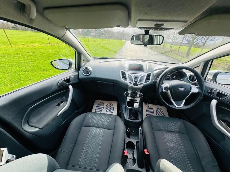 Used Ford Fiesta Zetec 82 HP (60 kW) 2009 Silver Hatchback