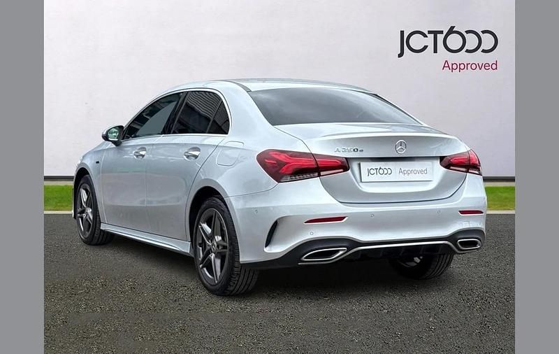 Usado Mercedes A250 AMG Line Premium 214 HP (157 kW) 2020 Prateado Sedan