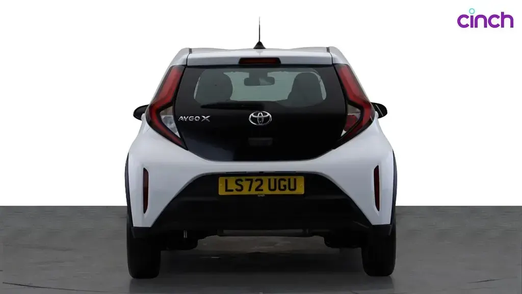 Used Toyota Aygo X X-pure 72 HP (52 kW) 2022 White SUV