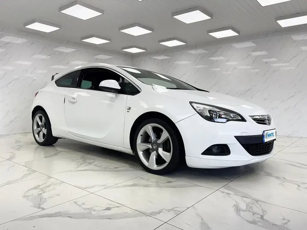 Used Vauxhall Astra GTC SRi 2016 White Coupe