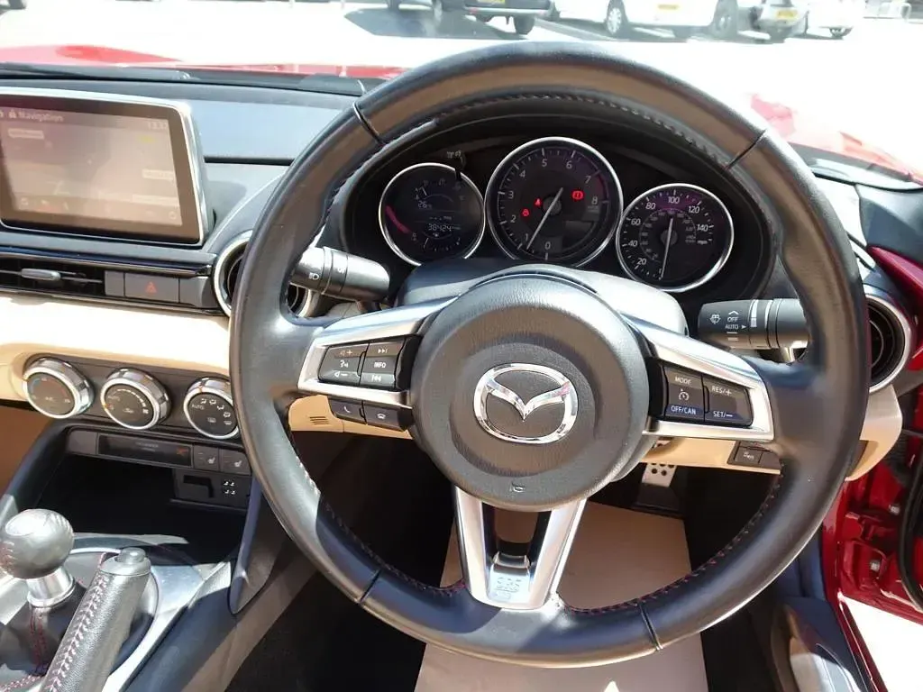 Used Mazda MX5 Inclusive 160 HP (117 kW) 2016 Red Cabriolet