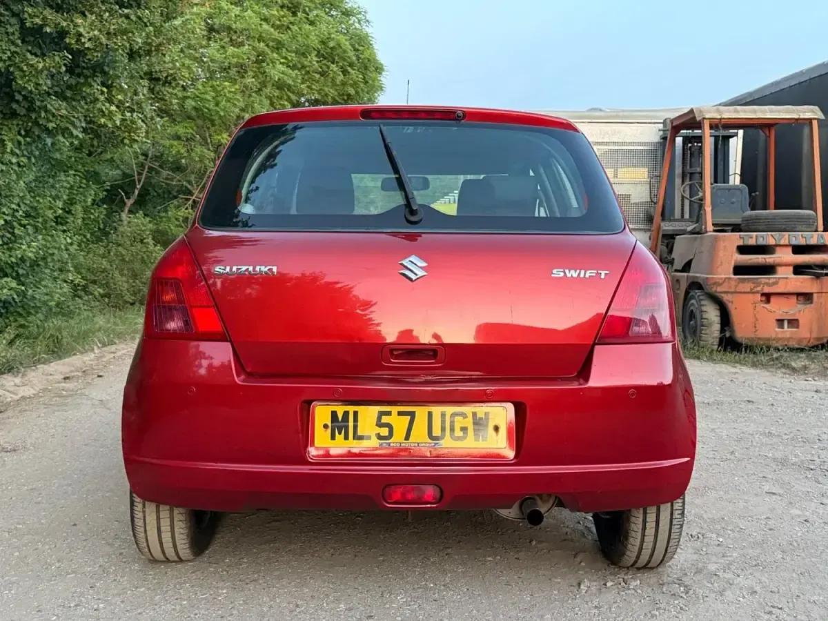 Used Suzuki Swift GL 92 HP (67 kW) 2007 Orange Hatchback