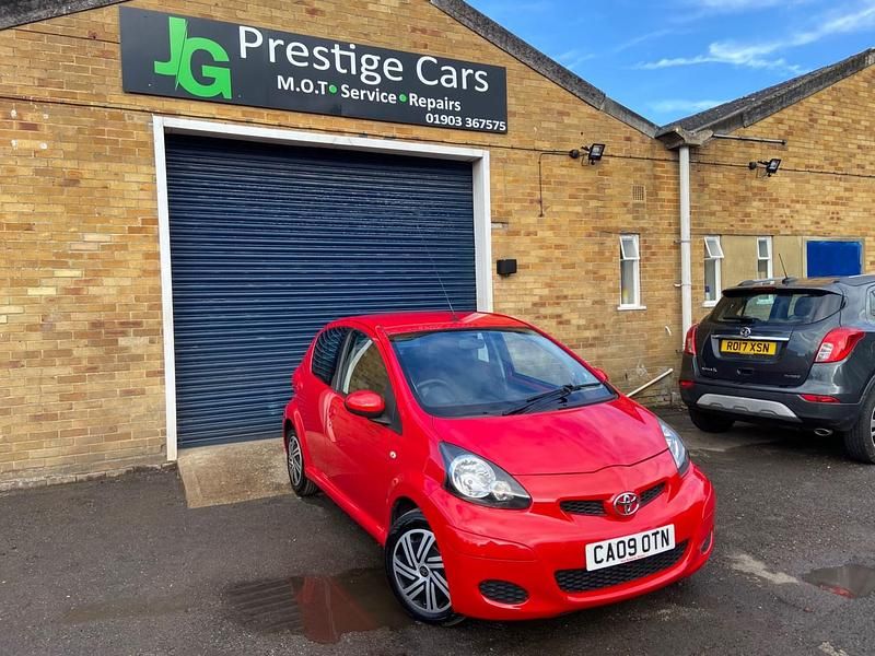 Red Used 2009 Toyota Aygo Hatchback | £2,850 (Fair price) - Image 1/4