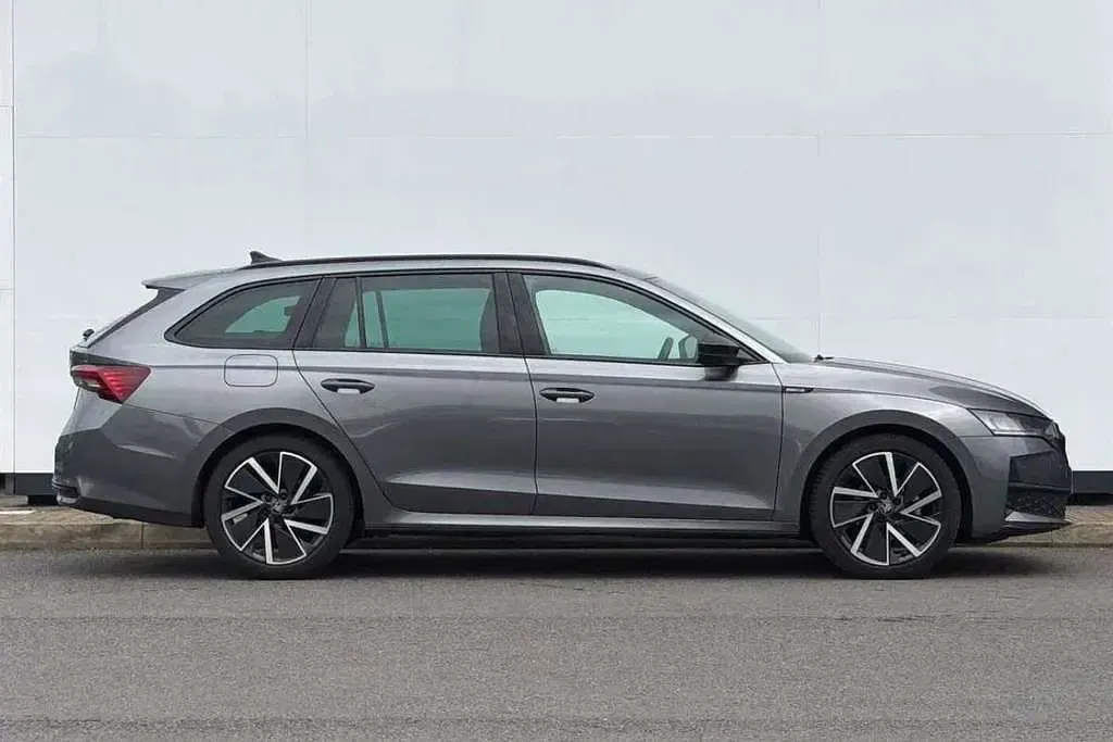 Used Skoda Octavia SportLine 150 HP (110 kW) 2025 Graphite grey metallic Estate