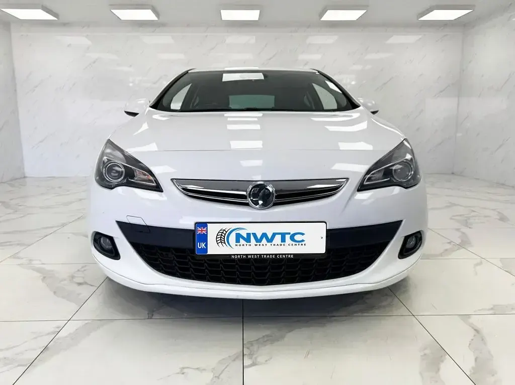 Used Vauxhall Astra GTC SRi 2016 White Coupe