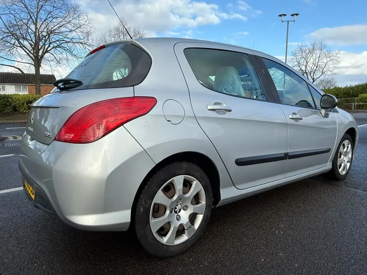 Used Peugeot 308 Access 92 HP (67 kW) 2013 Silver Hatchback