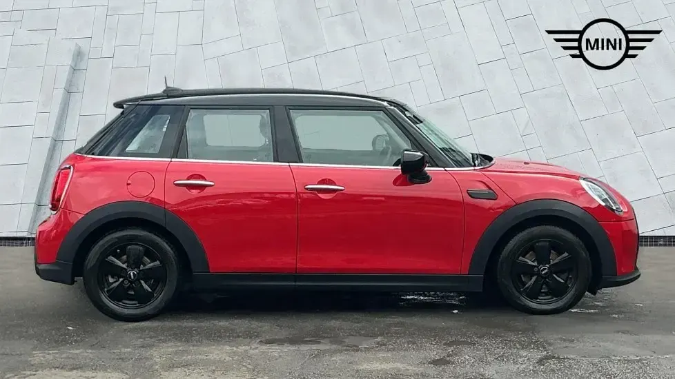 Used Mini Cooper Classic 134 HP (98 kW) 2021 Red Hatchback